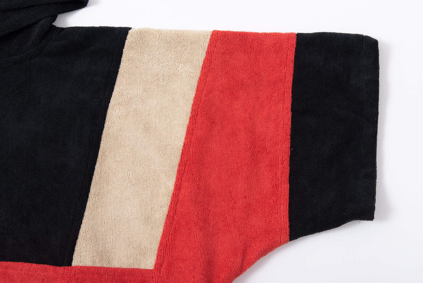 Saunner™️ Multi-Color Poncho - Red/Black