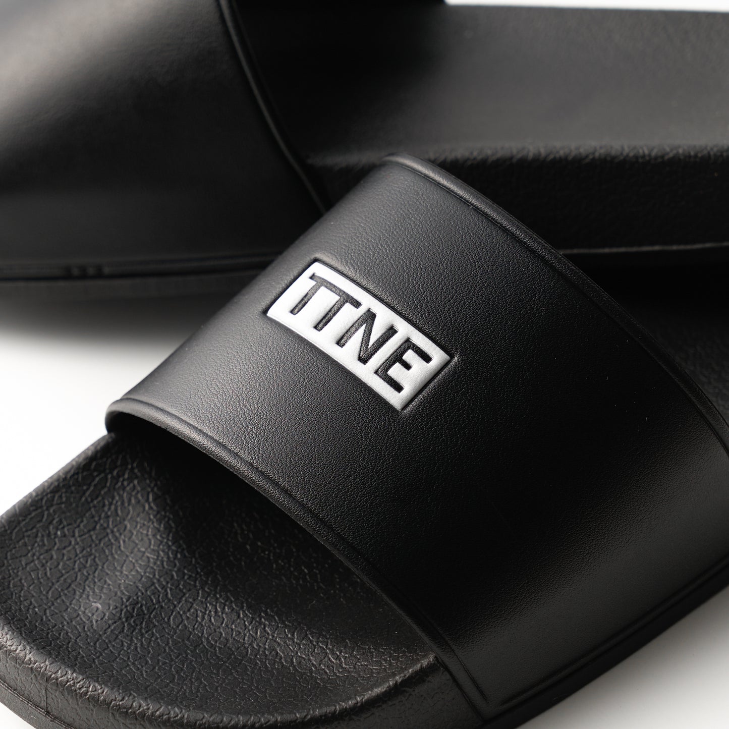 TTNE SAUNA SANDALS - Black