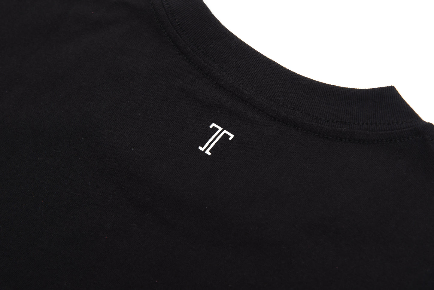 Saunner Small Logo Long-Sleeve Tee