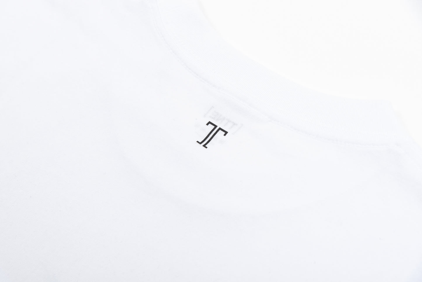 Saunner Small Logo Tee