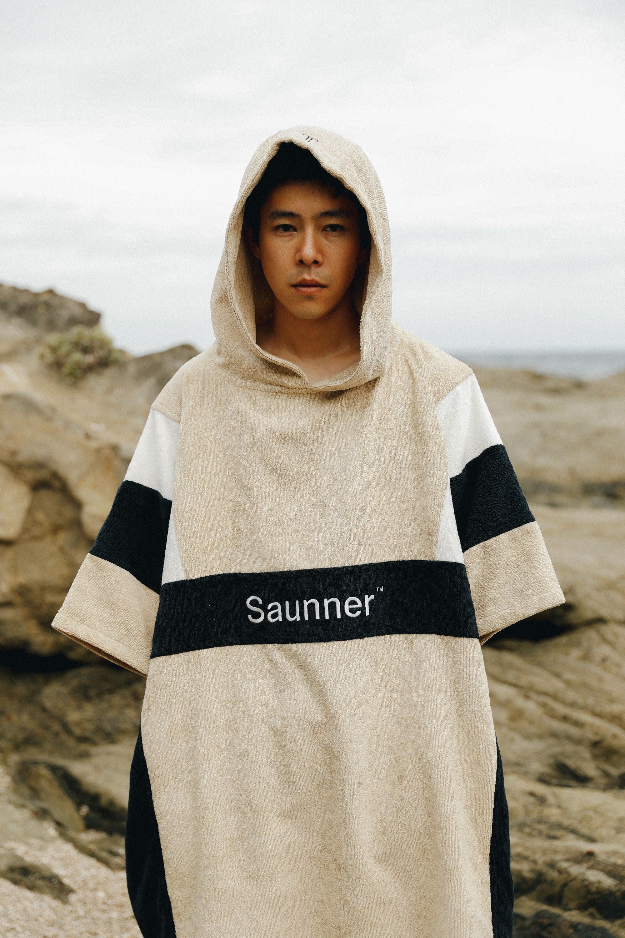 Saunner™️ Multi-Color Poncho - Black/Beige