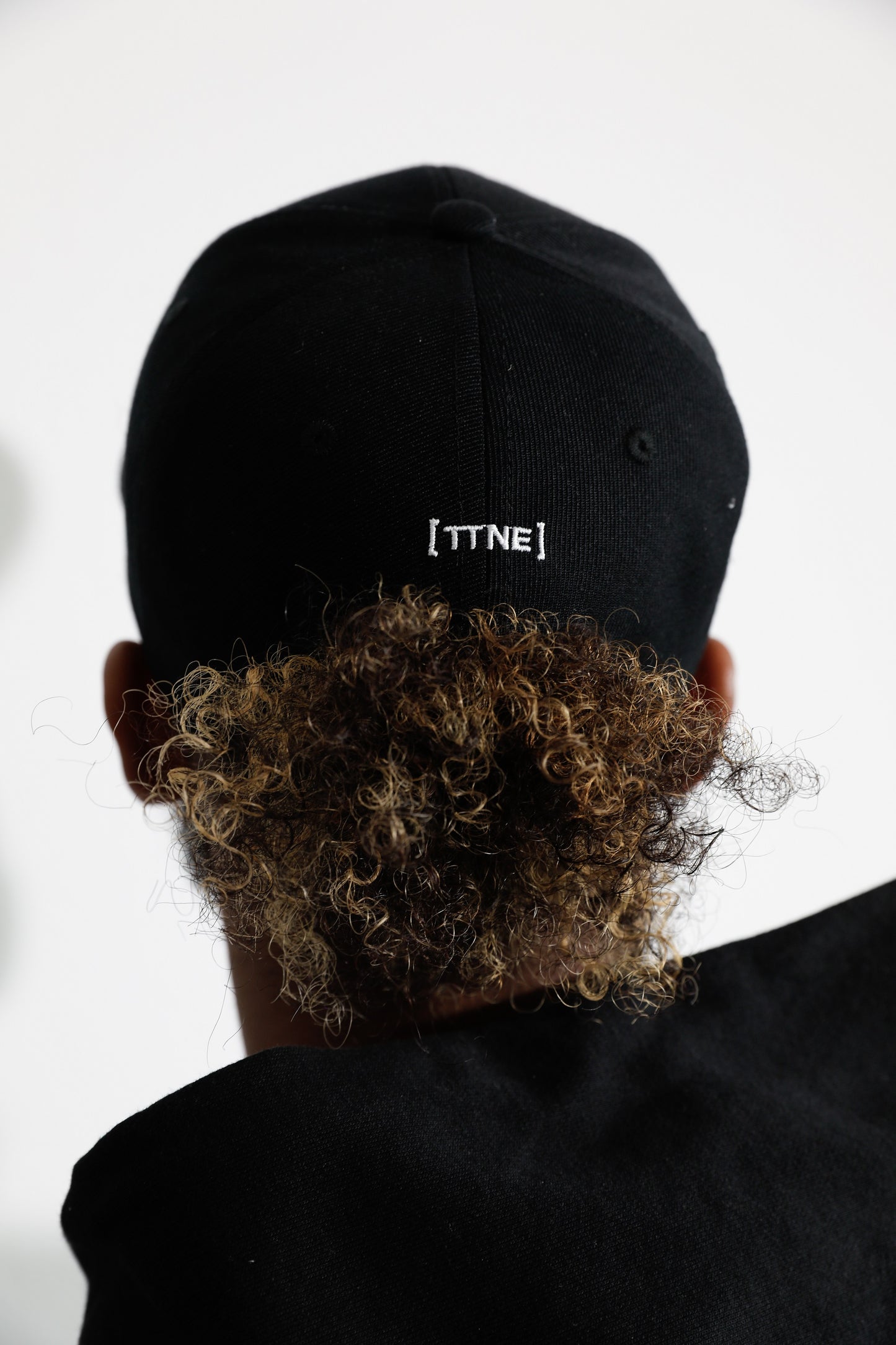 T icon Cap - Black